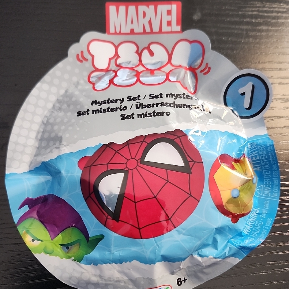 Marvel Tsum Tsum Mystery Set - Red and Blue